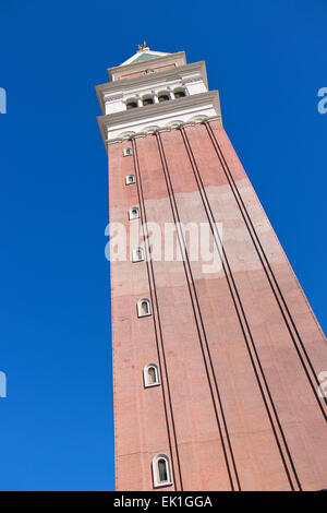 Las Vegas, Nevada, USA - 20. Oktober: venezianische Hotel am 20. Oktober 2013 in Las Vegas, realistische Nachbildung Turm von St Mark's Campanile in Venedig, Italien. Stockfoto