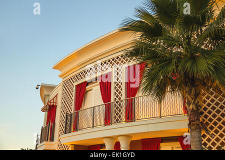 Las Vegas, Nevada, USA - 25. Oktober 2013: Encore Hotel und Casino in Las Vegas, 2034 Zimmer Hotel Resort im Dezember 2008 mit einem Casino, Einzelhandel, Restaurants. Stockfoto