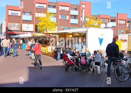 Dordrecht, Niederlande - 28 September: Menschen auf der Straße feiern am 28. September 2013 in Dordrecht, Niederlande Stockfoto