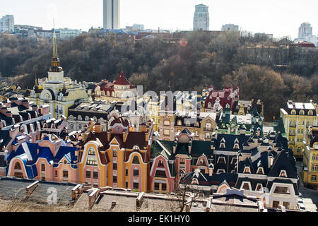 Lang Elite Bezirk in Kiew, Ukraine. Ansicht von oben auf den Dächern von Gebäuden. Stockfoto