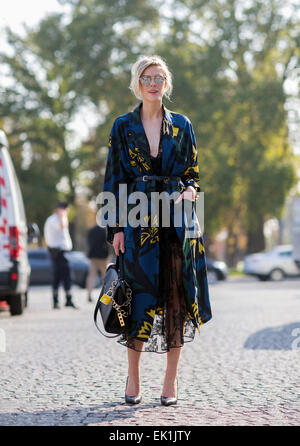 Paris Fashion Woche Frühjahr/Sommer 2015 - Streetstyle Mitwirkende: Sofie Valkiers wo: Paris, Frankreich bei: 30 Sep 2014 Stockfoto