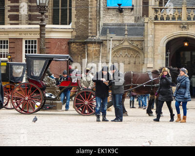 Amsterdam, Niederlande - 18. Februar 2012: Die Menschen auf dem Dam Platz in Amsterdam Niederlande Stockfoto