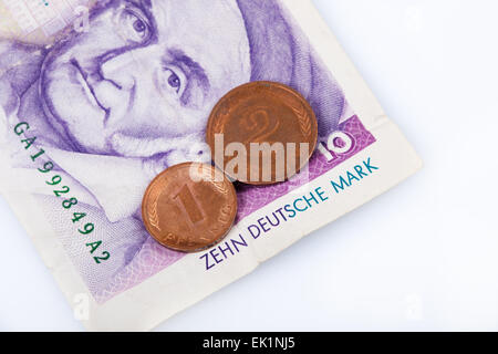 ehemalige deutsche Geld, Pfennig auf 10-Mark-Banknote Stockfoto