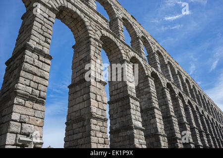 Römisches Aquädukt von Segovia. Baudenkmal als Erbe der Menschheit und internationales Interesse von der UNESCO Stockfoto