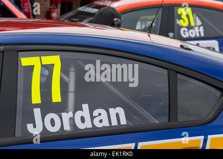 Fawkham, UK. 5. April 2015. Andrew Jordan und Jack Goff des MG 888 Racing MG 6GT Autos in Grube während Dunlop MSA British Touring Car Championship in Brands Hatch auf 5. April 2015 in FAWKHAM, LONGFIELD, Vereinigtes Königreich. Bildnachweis: Gergo Toth/Alamy Live-Nachrichten Stockfoto