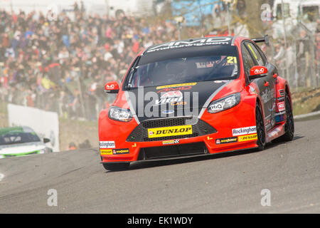 Fawkham, UK. 5. April 2015. Dunlop-MSA-britischen Tourenwagen-Meisterschaft in Brands Hatch auf 5. April 2015 in FAWKHAM, LONGFIELD, Vereinigtes Königreich. Mike Bushell und AmD Tuning. Bildnachweis: Gergo Toth/Alamy Live-Nachrichten Stockfoto