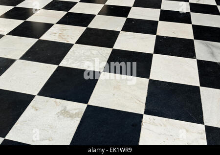 Fliesenboden im Badi Charur Chowk Hof, Stadtschloss, Udaipur, Rajasthan, Indien Stockfoto