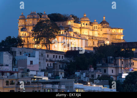 City Palace in Udaipur bei Nacht, Rajasthan, Indien Stockfoto