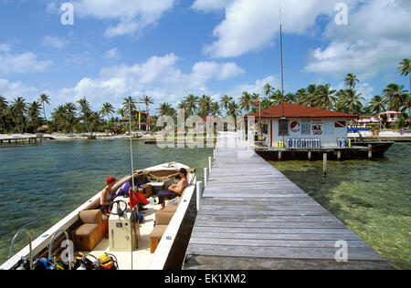 Haupt-Pier am Ende der Reise, Ambergris Caye, Belize. Stockfoto