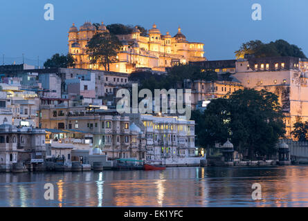 City Palace in Udaipur bei Nacht, Rajasthan, Indien Stockfoto