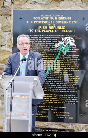 Belfast, Nordirland, Vereinigtes Königreich. 5. April 2015. Gerry Kelly (Sinn Féin) gibt die Keynote-Rede an der Gedenkfeier zum 99. Jahrestag von den irischen Osteraufstand, Belfast Credit: Stephen Barnes/Alamy Live News Stockfoto