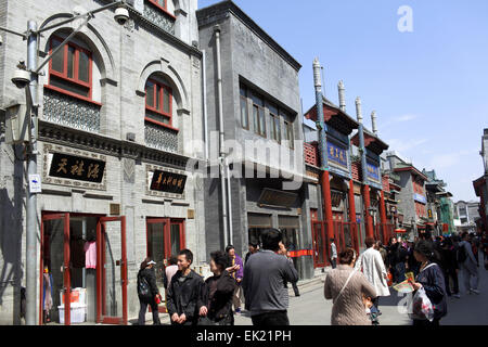 Peking, China. 6. April 2012. Eine Einkaufsstraße am Qianmen Dajie in Peking, China, 6. April 2012. China gehört Dritten zu der meistbesuchten Länder der Welt. Foto: Jens Büttner/Dpa - NO-Draht-SERVICE-/ Dpa/Alamy Live News Stockfoto