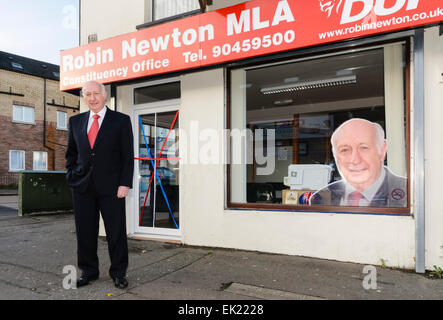 10.12.2012, öffnet Belfast - Robin Newton MLA (DUP) seine neue Wahlkreisbüro in Belfast Stockfoto