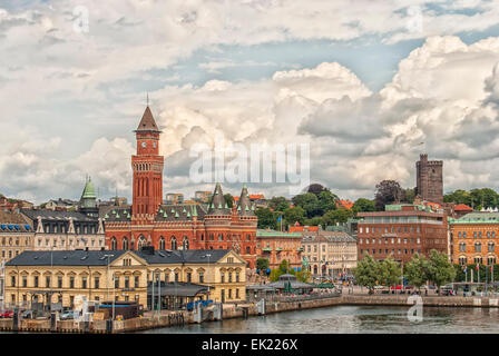 HELSINGBORG, Schweden - 15 Juli: Der Hafen in Helsingborg. Eine Stadt im Südwesten von Schweden, befindet sich vor der dänischen Helsi Stockfoto