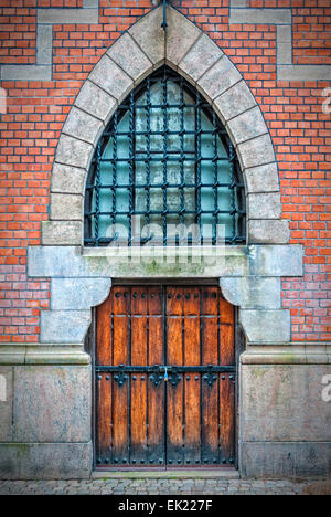 Gewölbte Holztüren aus dem Rathaus in Helsingborg, Schweden. Stockfoto