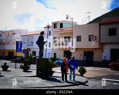 Touristen in Santiago del Teide Teneriffa Insel Kanaren Spanien Stockfoto