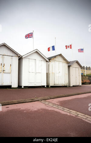 Hütten am Juno Strand in Normandie, Frankreich Stockfoto