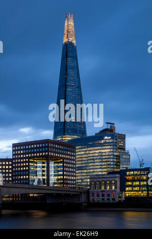 Die Scherbe und London Brücke Viertel, London, England Stockfoto