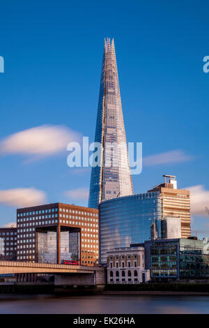 Die Scherbe und London Brücke Viertel, London, England Stockfoto