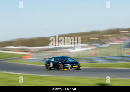 Brands Hatch, Fawkham, Longfield, Großbritannien. 5. April 2015. Colin Turkington und Team BMR Volkswagen CC fährt während der Dunlop MSA British Touring Car Championship in Brands Hatch. Bildnachweis: Gergo Toth/Alamy Live-Nachrichten Stockfoto