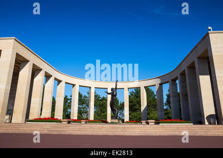 Europa, Frankreich, Calvados, Colleville Sur Mer, dem amerikanischen Friedhof über Omaha Beach, dem Denkmal und Bronze-statue Stockfoto