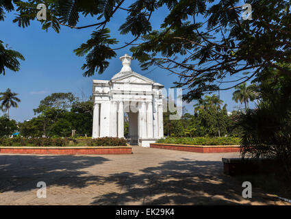 Park-Denkmal (Aayi Mandapam) Regierung Park (Bharati Park), Pondicherry, oder Puducherry, Tamil Nadu, Südindien Stockfoto