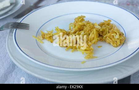 Bacalhau a BHs oder goldenen Kabeljau, portugiesischen Küche. Ein Gericht mit Stockfisch, Kartoffeln und Eiern Stockfoto