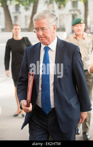 Italiens Premier Matteo Renzi trifft Premierminister David Cameron in 10 Downing Street. Mitwirkende: Michael Fallon Where: London, Vereinigtes Königreich bei: 2. Oktober 2014 Stockfoto