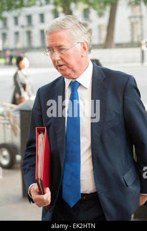 Italiens Premier Matteo Renzi trifft Premierminister David Cameron in 10 Downing Street. Mitwirkende: Michael Fallon Where: London, Vereinigtes Königreich bei: 2. Oktober 2014 Stockfoto