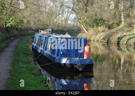 Grachtenboot auf den Lancaster-Kanal in der Nähe von Preston Stockfoto