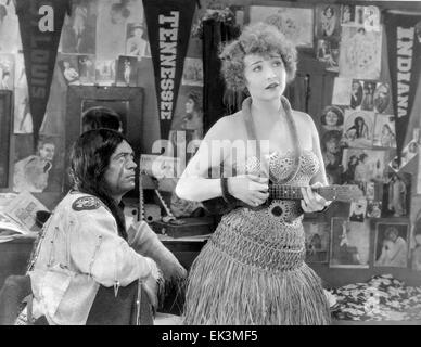 Betty Compson, am Set des Stummfilms "Scarlet Meere", 1928 Stockfoto