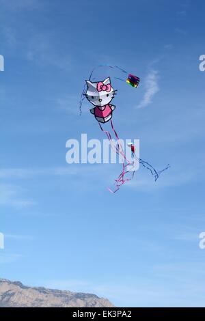 drei Drachen, der Himmel und Berge - Albuquerque, New-Mexico - USA Stockfoto