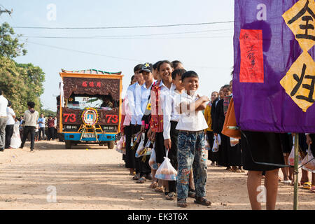 Die religiösen Rituale der chinesischen Beerdigung in Kambodscha, Asien. Stockfoto