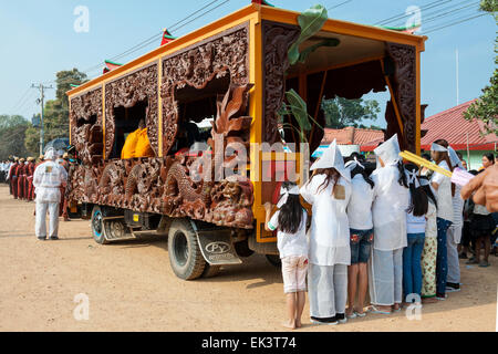 Die religiösen Rituale der chinesischen Beerdigung in Kambodscha, Asien. Stockfoto