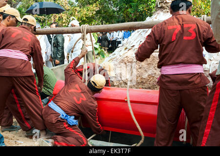 Die religiösen Rituale der chinesischen Beerdigung in Kambodscha, Asien. Stockfoto