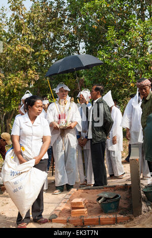 Die religiösen Rituale der chinesischen Beerdigung in Kambodscha, Asien. Stockfoto