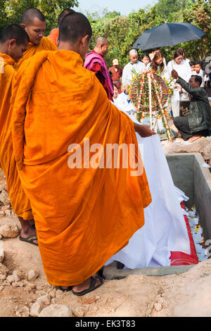 Die religiösen Rituale der chinesischen Beerdigung in Kambodscha, Asien. Stockfoto