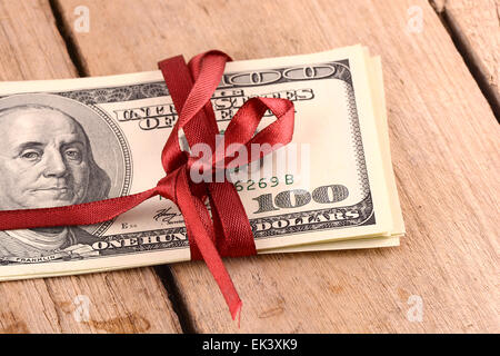 Bündel von US-Dollar gebunden mit Band Stockfoto