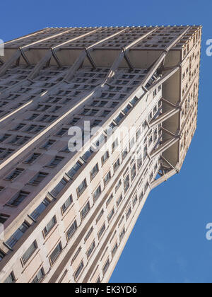 Mailand, Italien - 28. März 2015: Der Torre Velasca BBPR 1955 entworfene ist ein Meisterwerk der italienischen neue Brutalismus Stockfoto