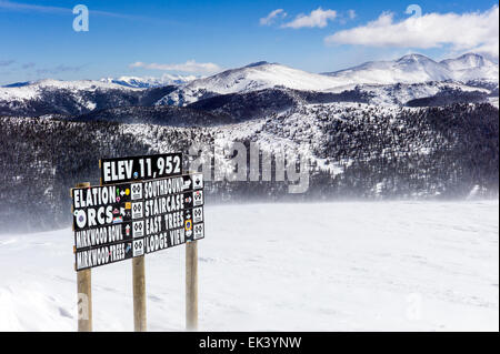 Ansicht von Düsterwald (Wanderung, Gelände), Monarch Mountain-Ski & Snowboard resort an der kontinentalen Wasserscheide in Colorado, USA Stockfoto