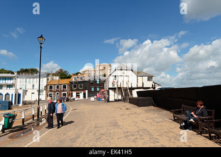 Hafenmole, Bleak House oben in weiter Ferne, Broadstairs "Viking Bay" Thanet Kent England "Großbritannien" Stockfoto