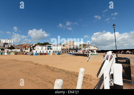 Viking-Strand mit Bleak House in weitem Abstand, Broadstairs, Thanet in Kent England, Vereinigtes Königreich Stockfoto