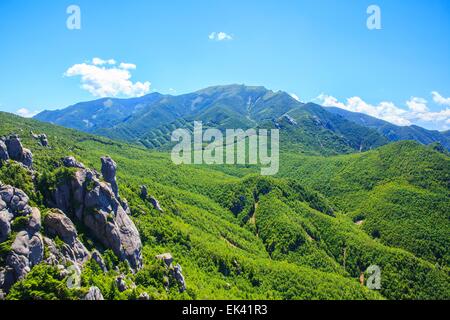 Crag Berg gesehen vom Mt. Mizugaki, japanischen Berg Stockfoto