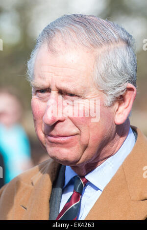 Prinz Charles (Charles, Prince Of Wales) Besuch der Corgi Strumpfwaren-Fabrik in Ammanford, Wales, Großbritannien. Stockfoto