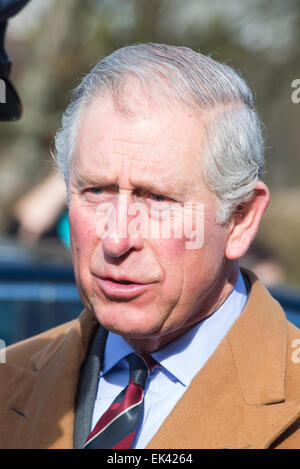 Prinz Charles (Charles, Prince Of Wales) Besuch der Corgi Strumpfwaren-Fabrik in Ammanford, Wales, Großbritannien. Stockfoto