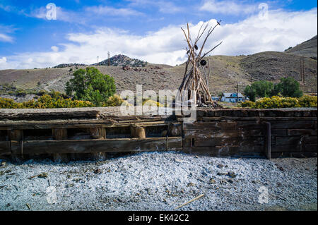 Das Land über den Arkansas River von der Innenstadt von Salida, Colorado, ist freie & unfruchtbar, im Besitz der Union Pacific Railroad. Stockfoto