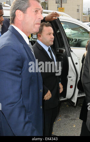Reality-Stars aus "The Real Housewives of New Jersey", Teresa Giudice und Ehemann Joe Giudice, vor einem Gericht in Newark, NJ, Verurteilung in ihren Betrug vor Fall Featuring: Joe Giudice Where: Newark, New Jersey, USA als: 2. Oktober 2014 Stockfoto