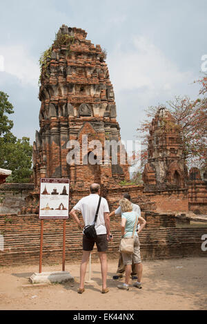 Touristen in Ayutthaya Historical Park nördlich von Bangkok Thailand Stockfoto