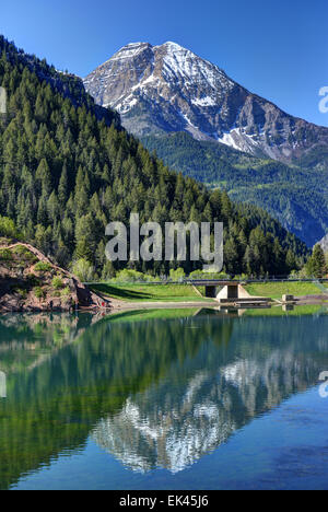 Mount Timpanogos spiegelt sich In Tibble Gabel Reservoir - Utah Stockfoto