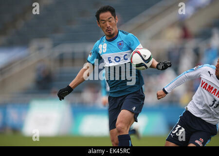 NHK Spring MitsuzawaFootball Stadion, Kanagawa, Japan. 5. April 2015. Tetsuya Okubo (Yokohama FC), 5. April 2015 - Fußball: 2015 J2 League match zwischen Yokohama FC 2-3 Jubilo Iwata NHK Spring MitsuzawaFootball Stadium, Kanagawa, Japan. © Jun Tsukida/AFLO SPORT/Alamy Live-Nachrichten Stockfoto